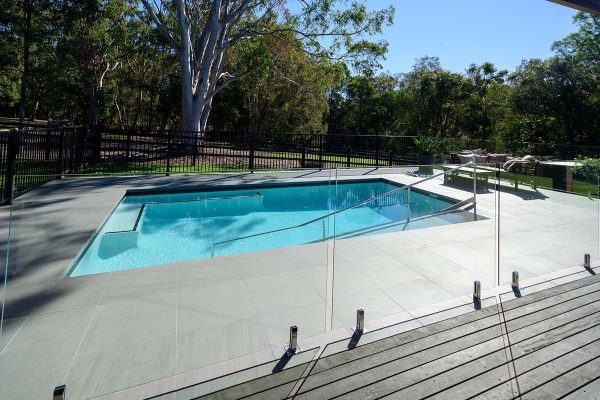 How to Pick the Right Pool Builder for Your Home